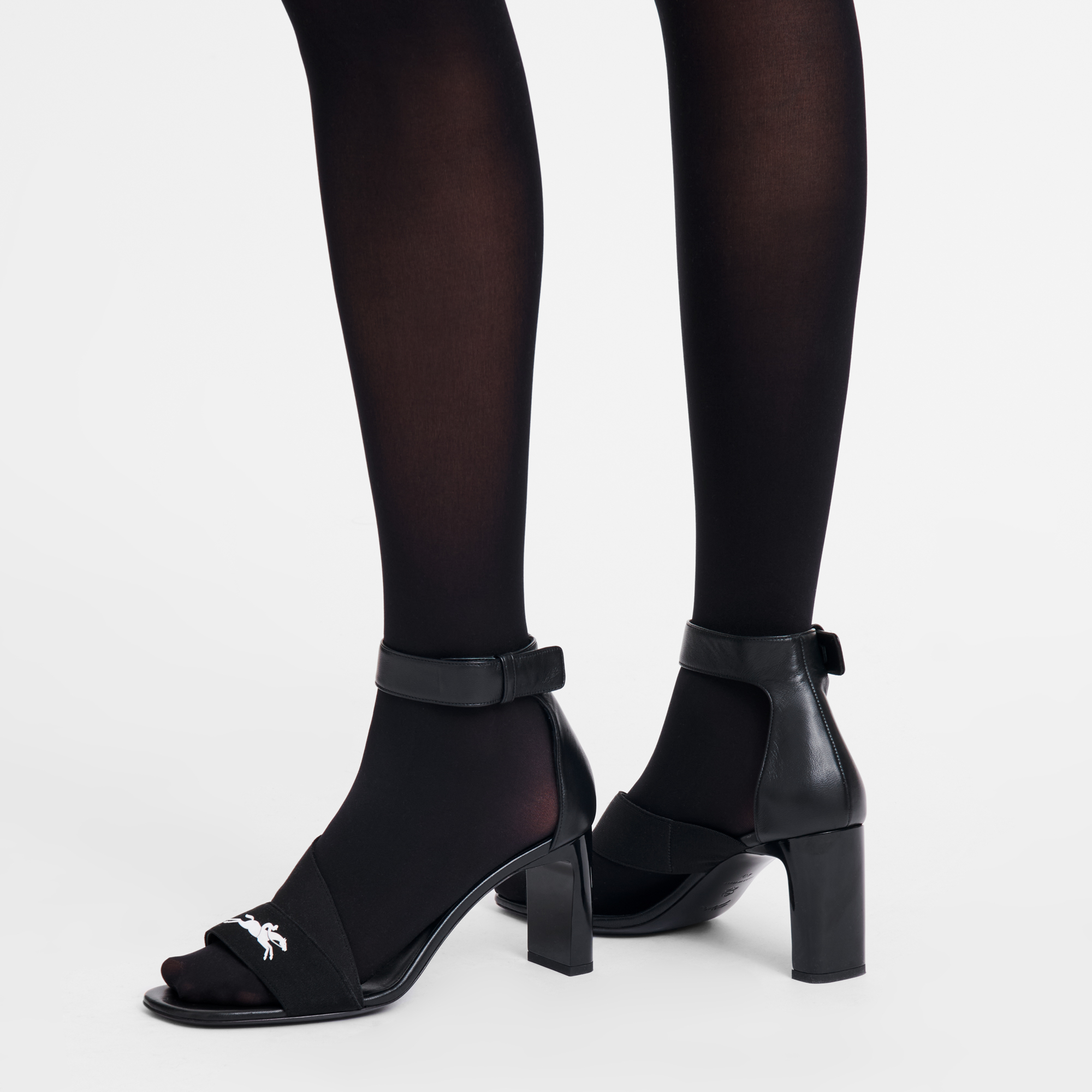 La Baronne Pumps